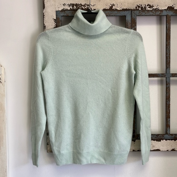 C by Bloomingdale’s Cashmere Turtleneck Sweeter Pale Green Size S - Picture 1 of 9